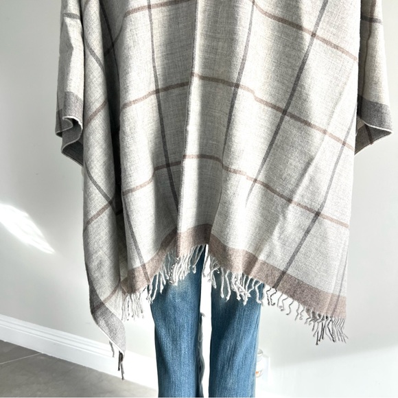 EILEEN FISHER Gray 100% Alpaca Plaid Checkered Fringed Shawl Wrap Cape Poncho - Picture 7 of 13